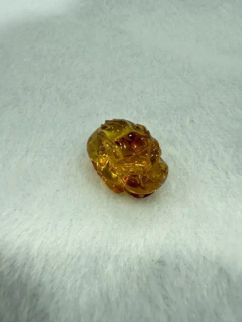 黃色調琥珀・雕刻珠子 AMB-C-0-00040
