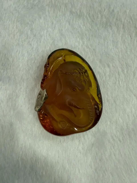 黃棕色調琥珀・隨形弧面墜子 AMB-P-0-00056