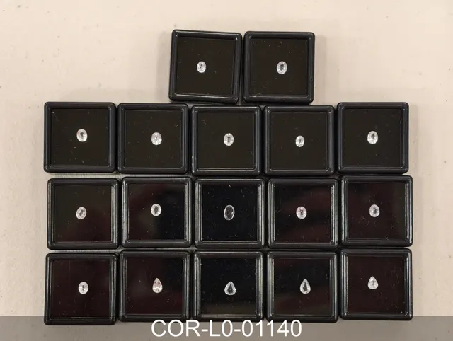 無色剛玉 COR-L0-01140