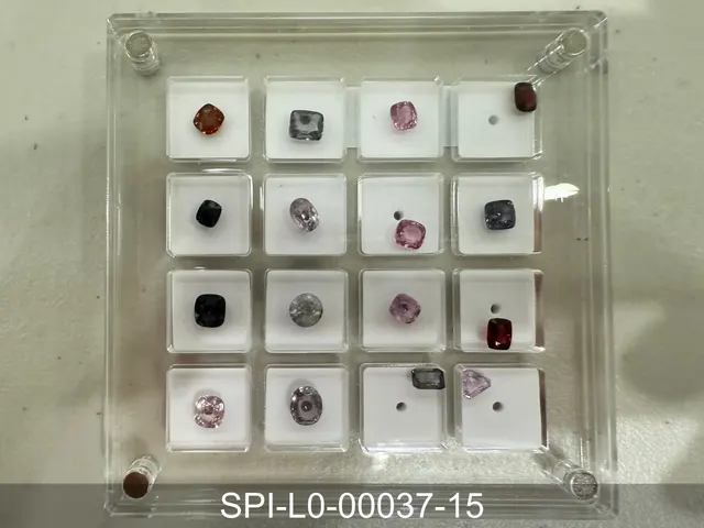 灰色尖晶石 SPI-L0-00037-15
